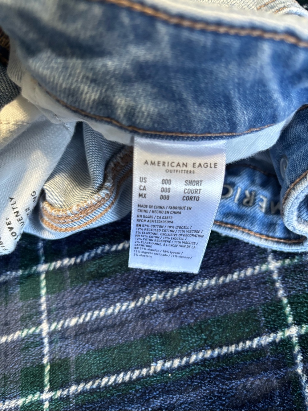 American Eagle light wash super high rise baggy jeans. Size 000 short. - Picture 9 of 9